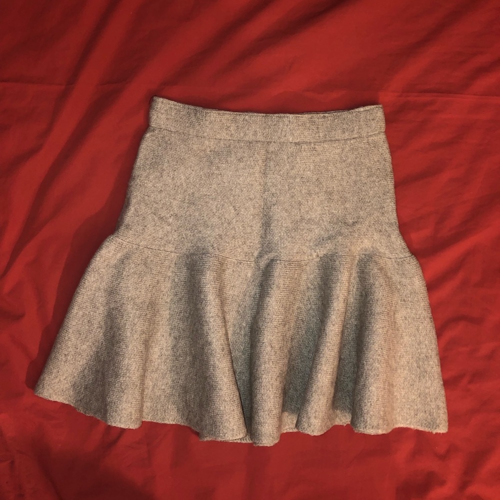 Grey sweater-knit mini skir